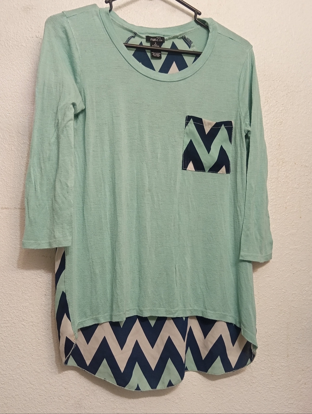 Rue21 Mint & Navy Chevron High-Low Pocket Tee - Size S - EUC